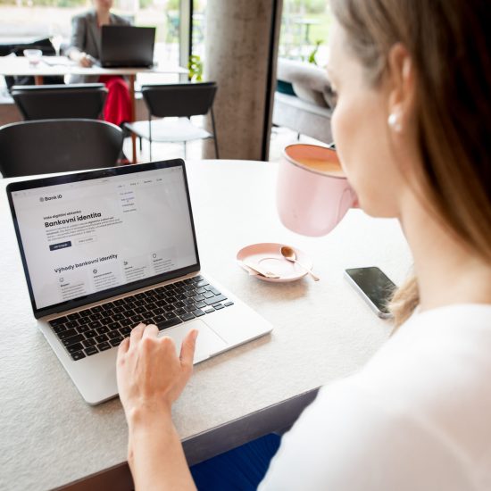 bank-id-notebook-kavarna-zena-kava