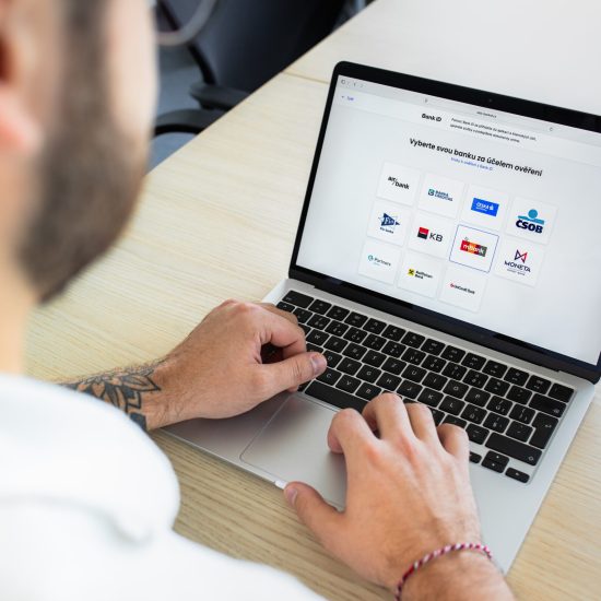 bank-id-notebook-stul-zoom-muz